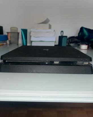 Playstation 4 Slim 1TB, 10 giochi, 3 controller.