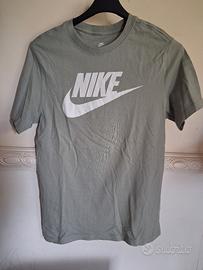 T-shirt Nike verde oliva