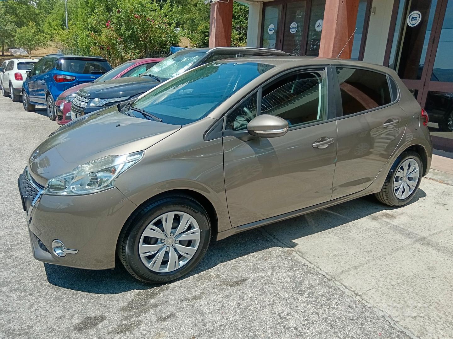 Peugeot 208 2015 photo 2
