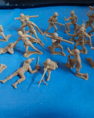 Soldatini color caki