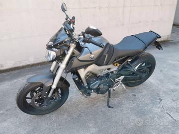 Yamaha MT-09 1st gen del 2014 con 45.500 km