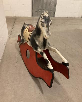 Cavallo a dondolo vintage