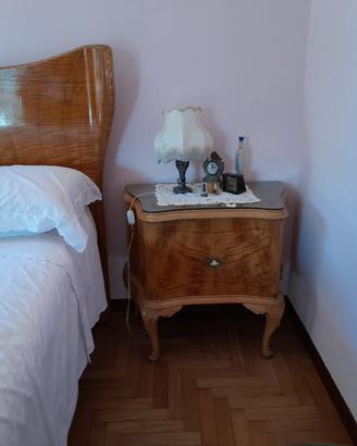 un como' e 2 comodini stile chippendale 