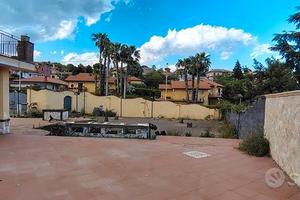 Locale 450 mq giardino e parcheggio Trecastagni