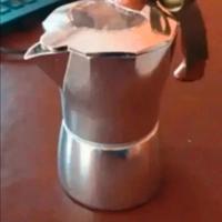 Graziosa caffettiera a due tazze mai usata