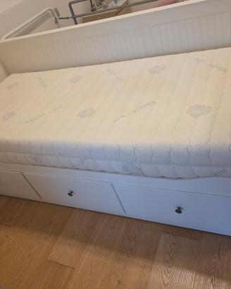 letto singolo ikea e materasso