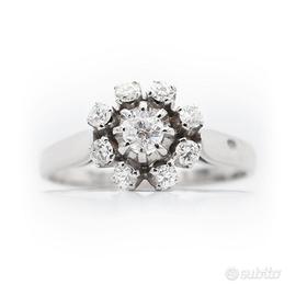 Anello Margherita in Oro 18 Carati con Diamanti