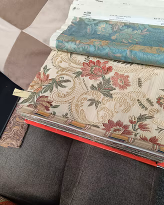 Scampoli tessuti e pelli d'arredo. 