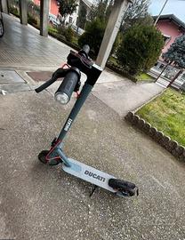 monopattino elettrico ducati max