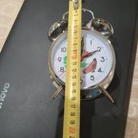 sveglia meccanica con gallina che becca