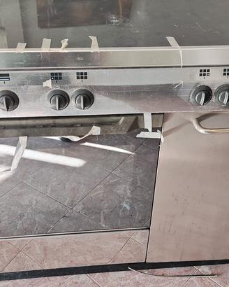 cucina Ariston 4 fuochi con forno in acciaio 