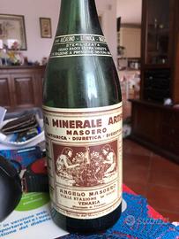 Vecchia bottiglia acqua minerale Masoero