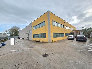 Capannone industriale indipendente in condominio
