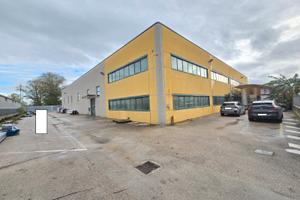 Capannone industriale indipendente in condominio