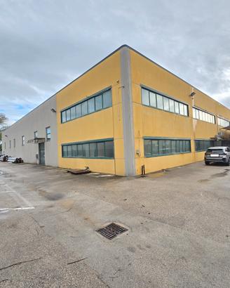 Capannone industriale indipendente in condominio