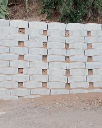 Elementi in CLS per contenimento terra