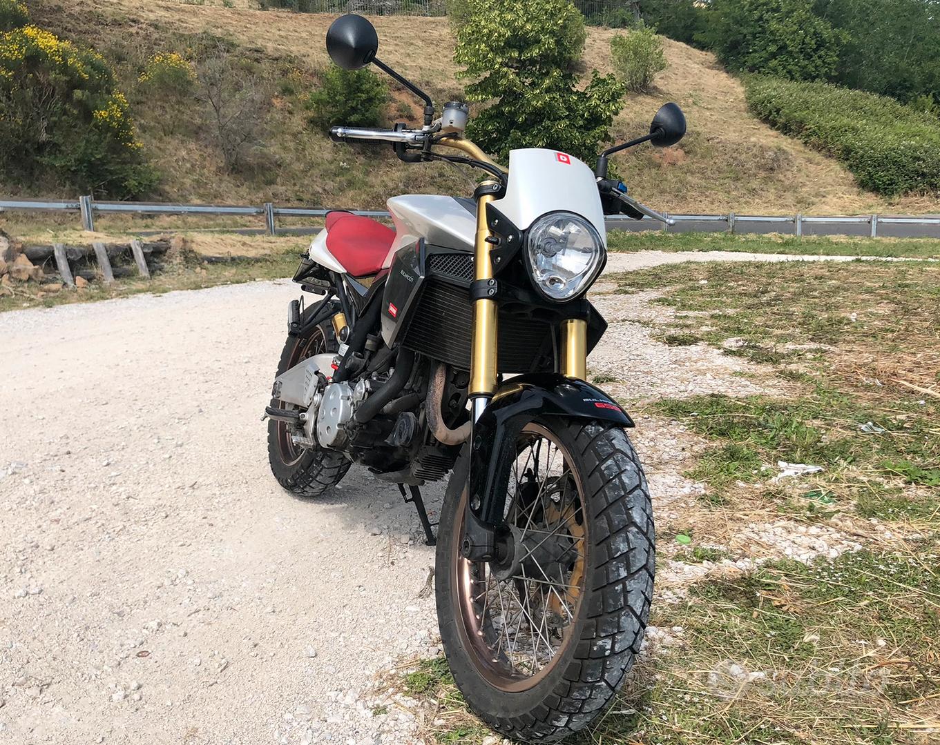 Derbi scrambler top