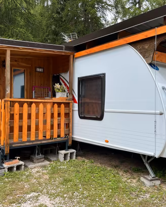 Roulotte con preingresso e sopratetto