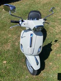 Vespa 50S Bianca