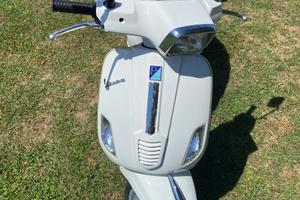 Vespa 50S Bianca