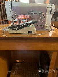 Macchina de cucire Necchi vintage funzionante