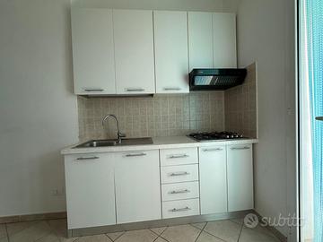 Cucina bianca completa