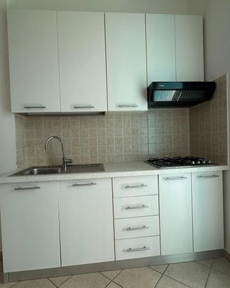 Cucina bianca completa