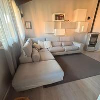 divano angolare, mobile sospeso, cubi