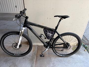 Bici MTB Specilized Carbonio (in presenza)