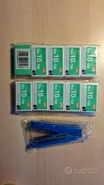Spillatrice blu e 10 scatole punti metallici