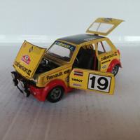 Modello auto renault 5 alpine rally burago