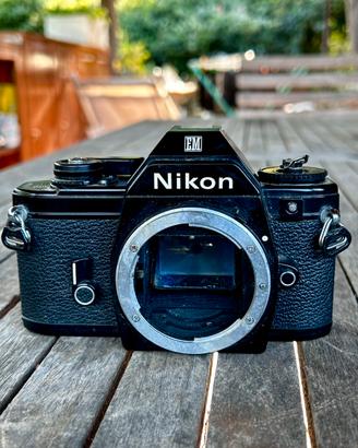 Nikon EM Fotocamera Reflex 35mm Nera Vintage Works