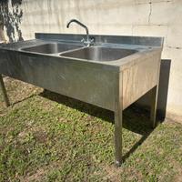 Tavolo e lavabo acciaio inox