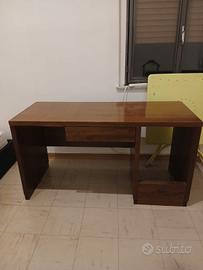 scrivania in legno