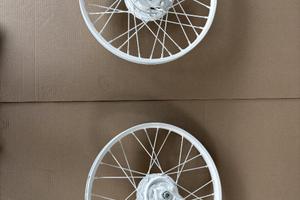 PIAGGIO CIAO RUOTE A RAGGI ZINCATE  E VERNICIATE