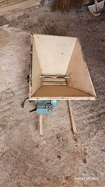 Gramola pigiatrice  per macinatura uva 