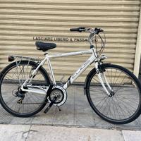 BICICLETTA TREKKING IN ALLUMINIO CON TRIPLA