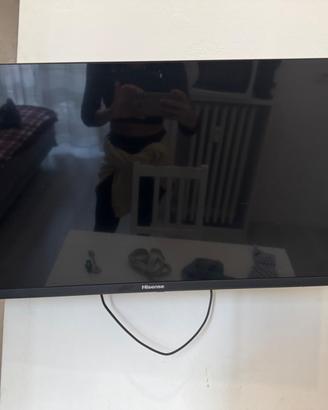 Smart TV Hisense 32”+ staffa parete