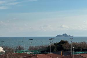 Ultimo piano vista mare zona centrale
