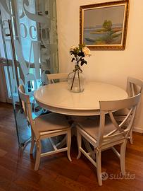 Tavolo e 4 sedie