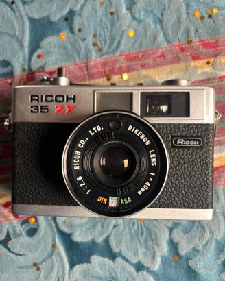 Macchina fotografica ricoh 35 zf