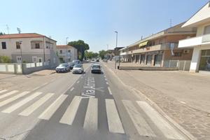 Locale Commerciale Strada principale Ampie vetrine