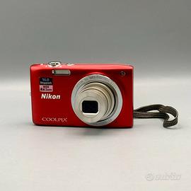 Fotocamera Nikon Coolpix S2700 Rossa + SD 4GB