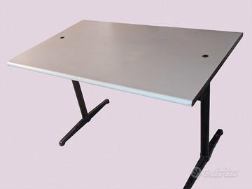 scrivania per disegno o PC