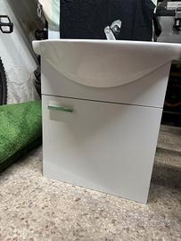 piccolo lavabo con mobiletto 