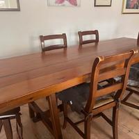 tavolo in legno (2,30 m x 80) e  8 sedie in legno