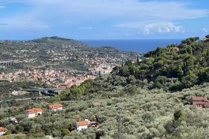 4 LOCALI A IMPERIA