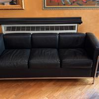 Divano LC2 3 posti di Le Corbusier per Cassina