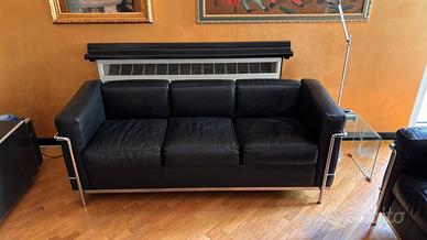 Divano LC2 3 posti di Le Corbusier per Cassina