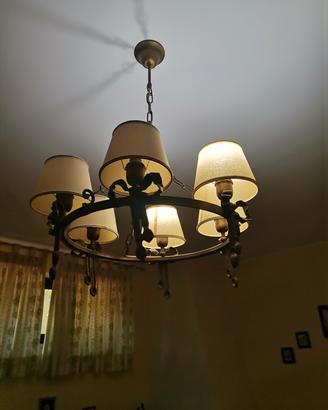 Prestigioso lampadario modello "Chiesa" 
